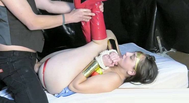 sup - 0350 Defiling Wonder Woman.mp4 03