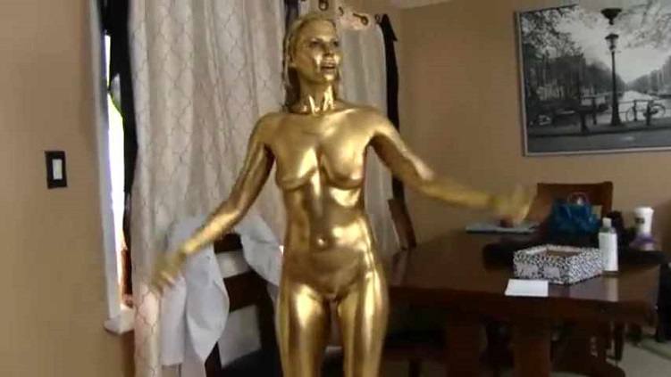 limp - 10696 Gold Skin Freeze Fetish Cali Logan Statue.mp4_snapshot_11.01.585