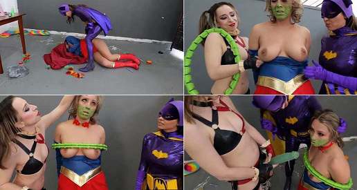 Harleys Harem Supergirl Sucks
